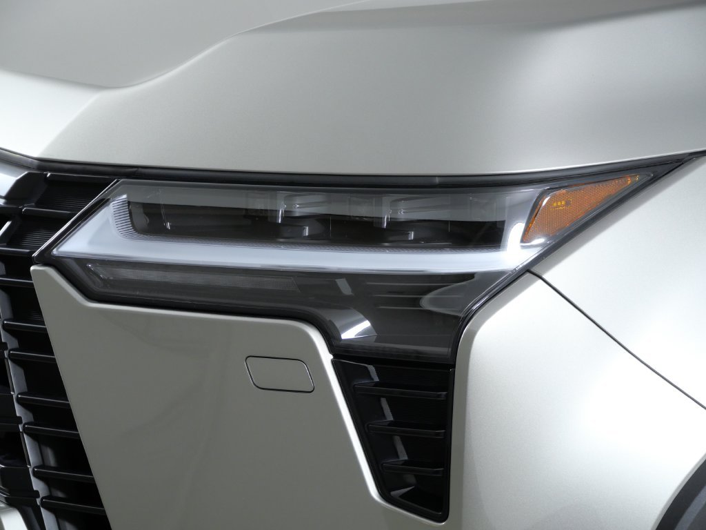 Used 2024 Silver Lexus 550 Overtrail image 4