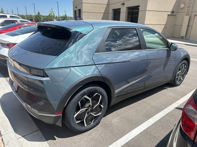 Certified Used 2024 Green Hyundai SEL image 3