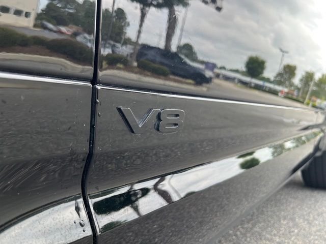 Used 2025 Santorini Black Metallic Land Rover V8 image 4