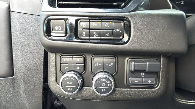 2025 GMC Yukon AT4 Ultimate - Photo 12