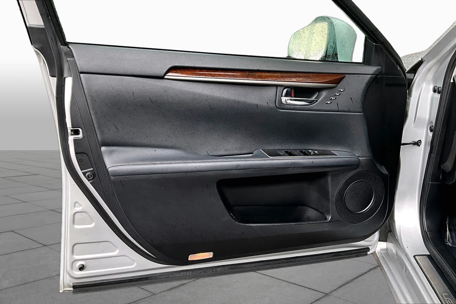 Used 2016 Silver Lining Metallic Lexus  image 21