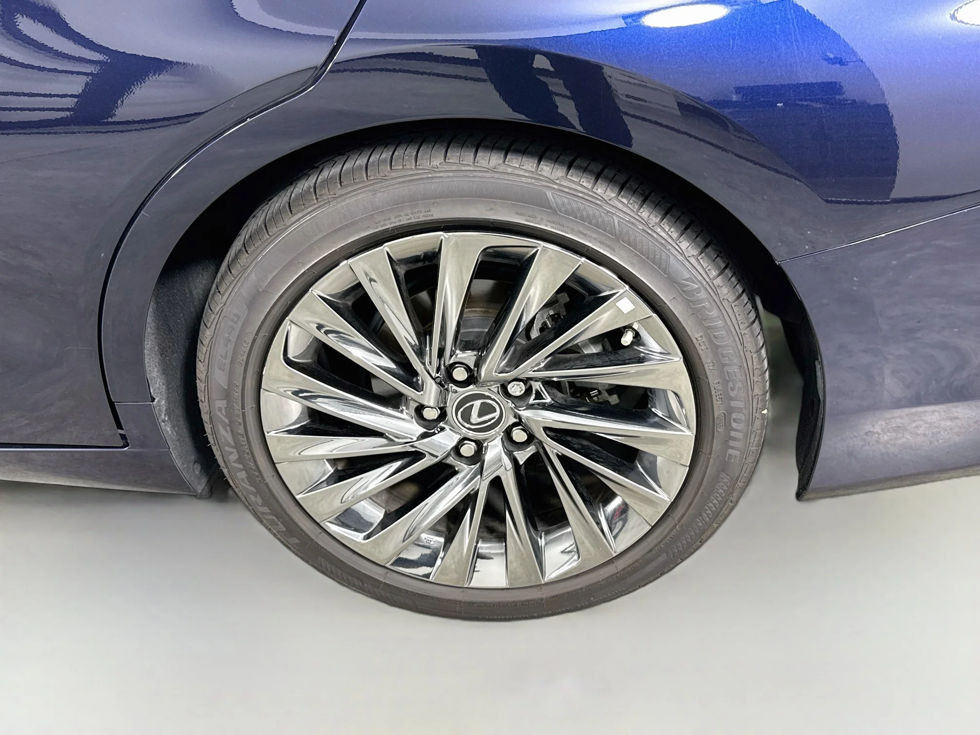 Certified Used 2025 Mica Lexus 300h Ultra Luxury image 30