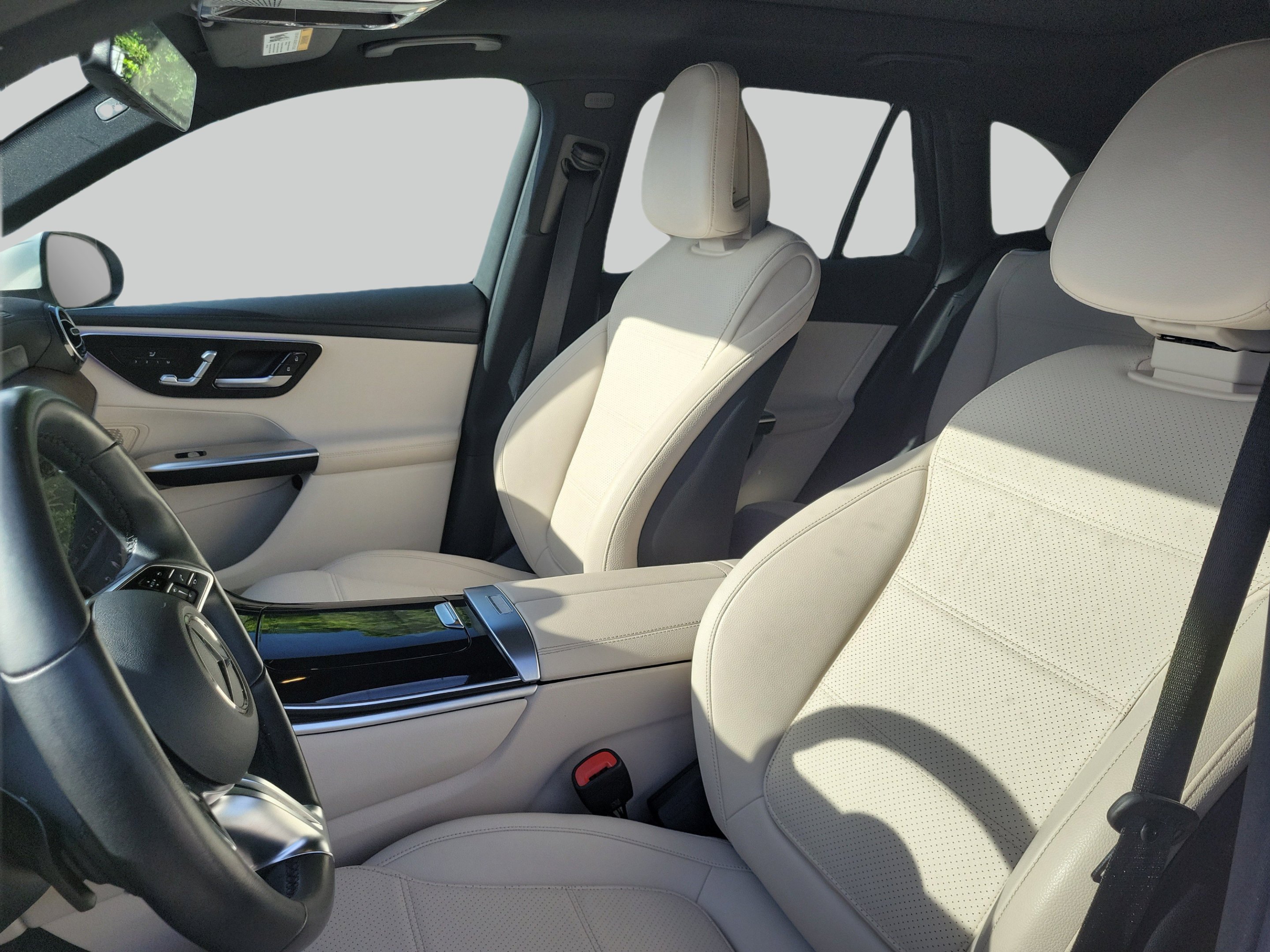 Used 2025 Polar White Mercedes-Benz GLC 300 image 19