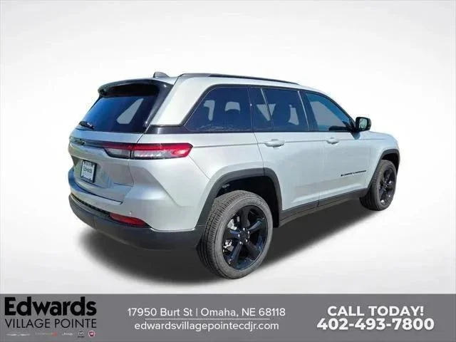 New 2025 Silver Zynith Exterior Paint Jeep Altitude X image 15