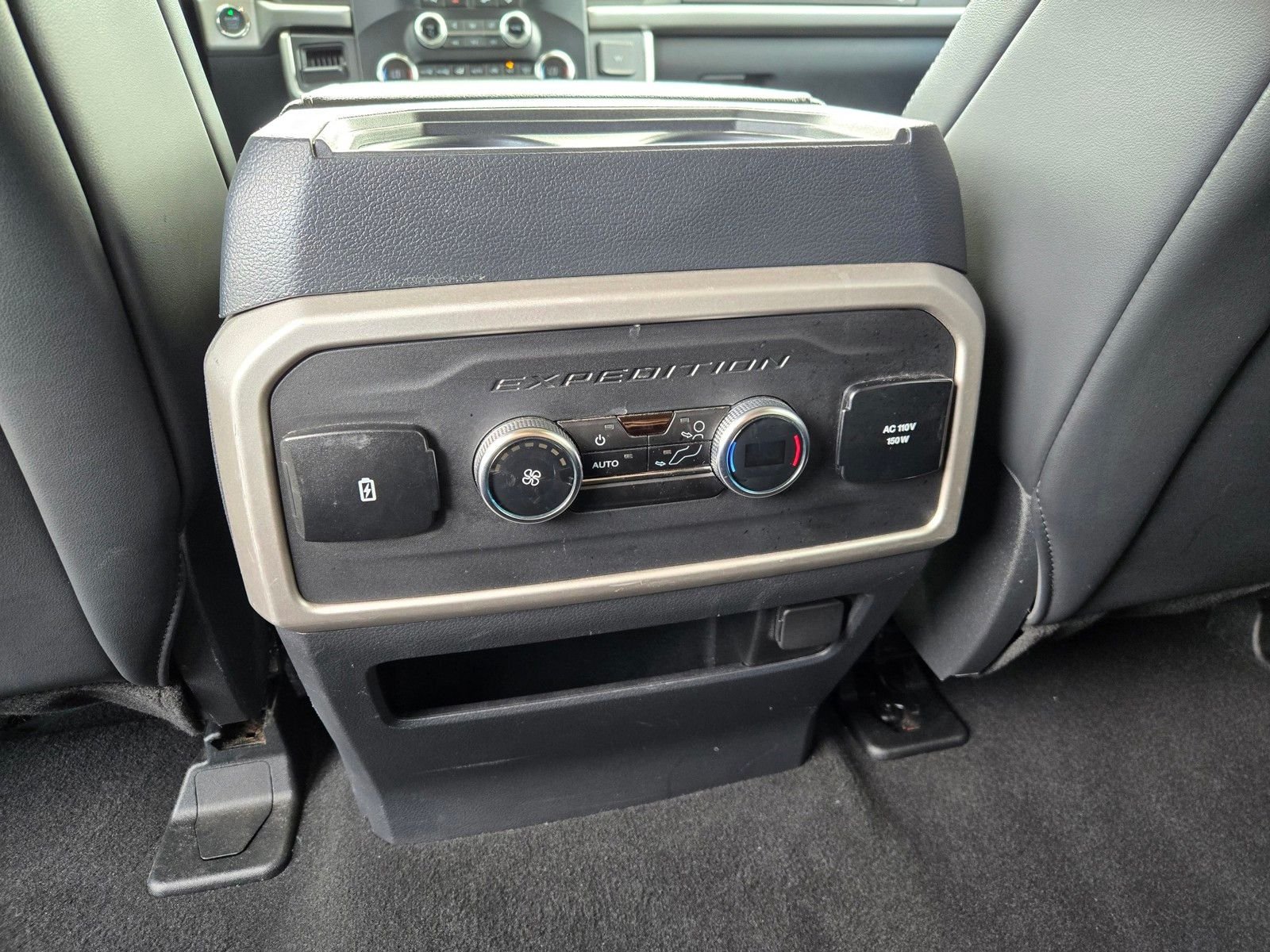 2024 Ford Expedition Max XLT photo 6