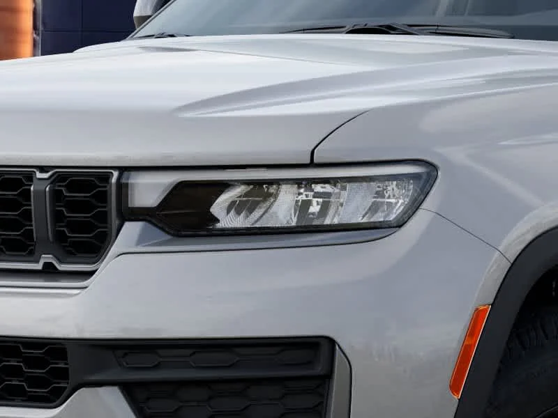 New 2026 Silver Zynith Jeep Laredo Altitude image 10