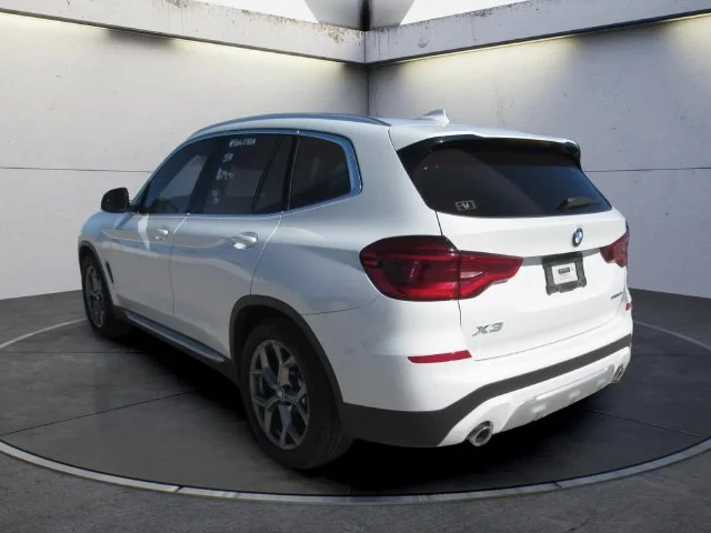 Used 2021 Alpine White BMW sDrive30i image 4