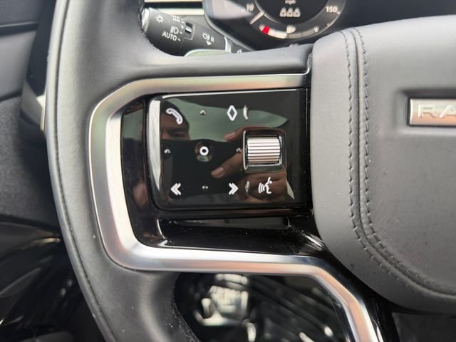 Used 2023  Land Rover SE image 22