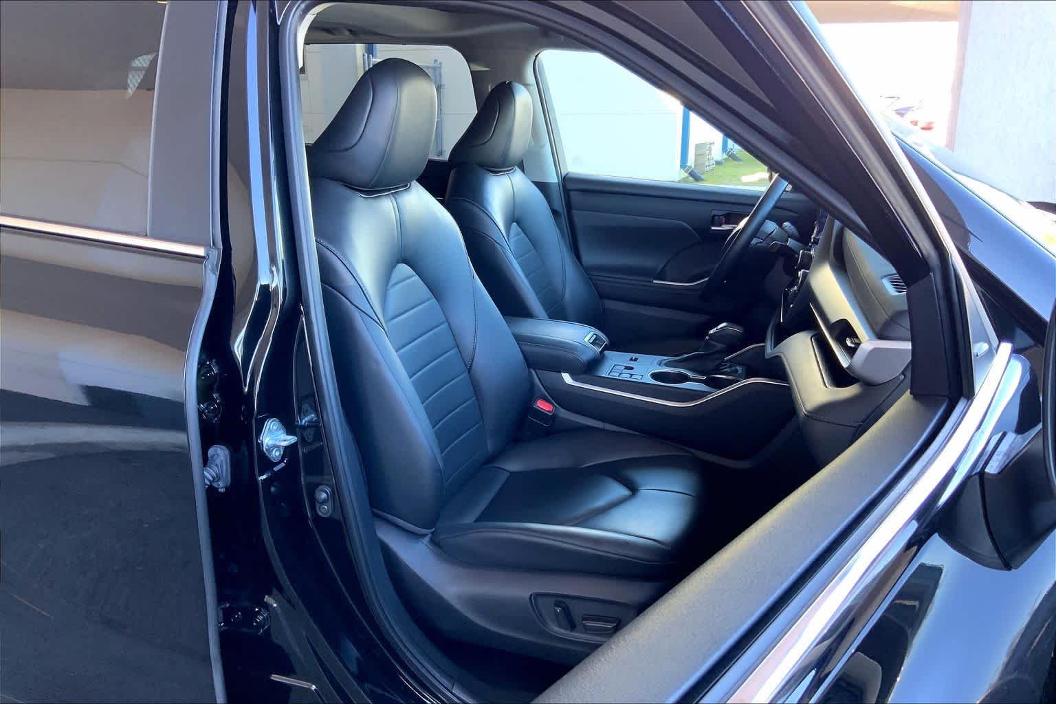 2024 Toyota Highlander LE - Photo 16