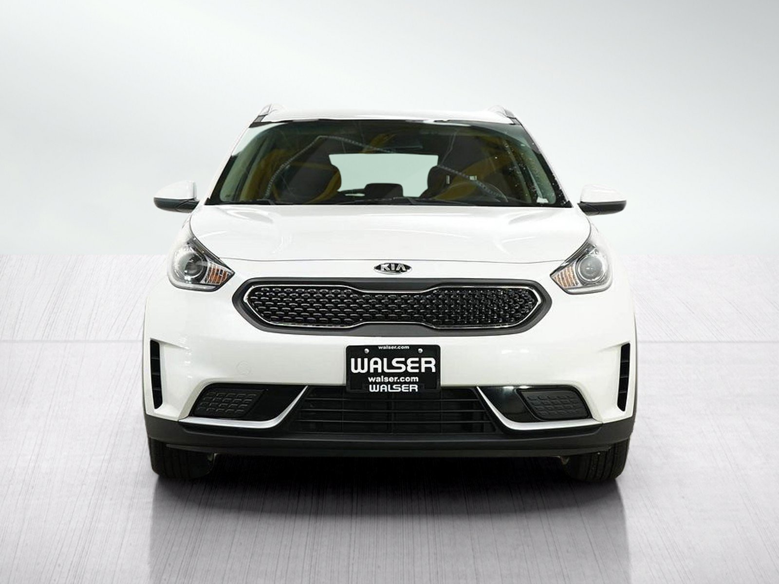 Used 2018 Snow White Pearl Kia LX image 8