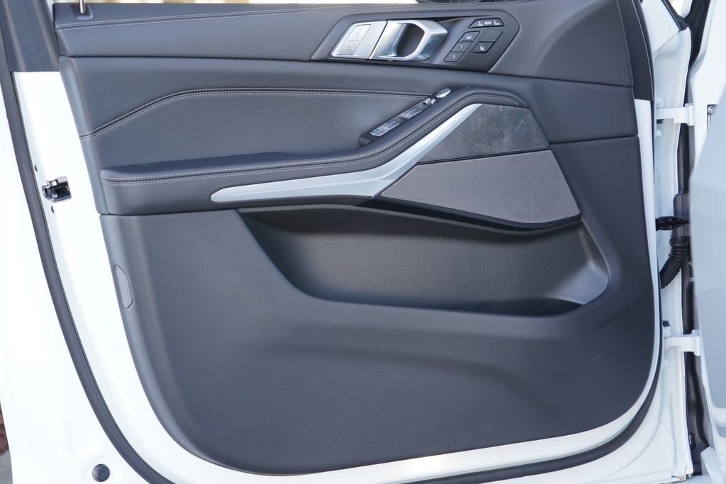 New 2027 Alpine White BMW xDrive40i image 11