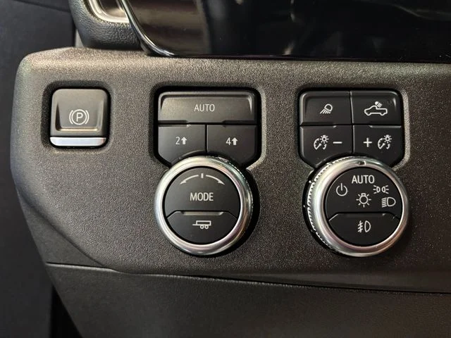 Used 2025 Silver GMC Elevation image 24