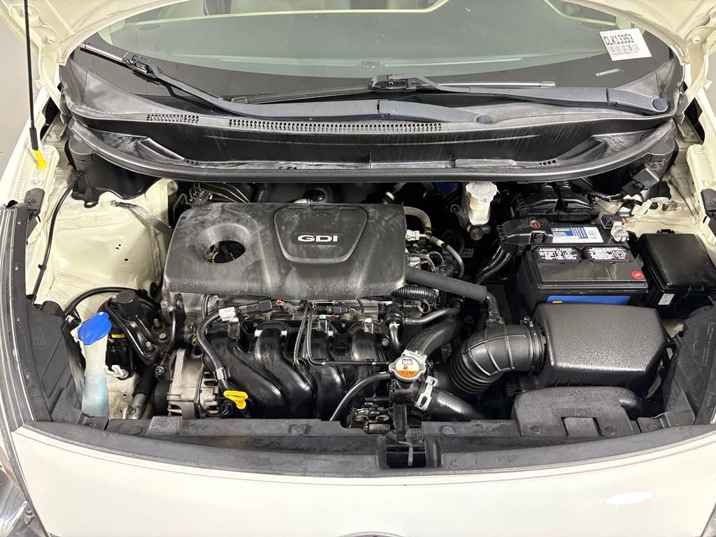 Used 2016 White Kia LX image 35