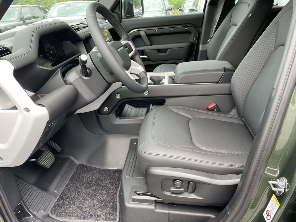 New 2026 Woolstone Green Land Rover X-Dynamic SE image 14