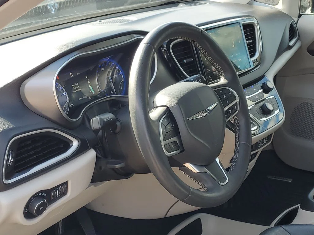 Used 2022 Black Chrysler Touring L image 8