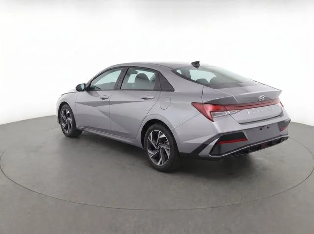 Used 2025 Silver Hyundai SEL Sport image 7
