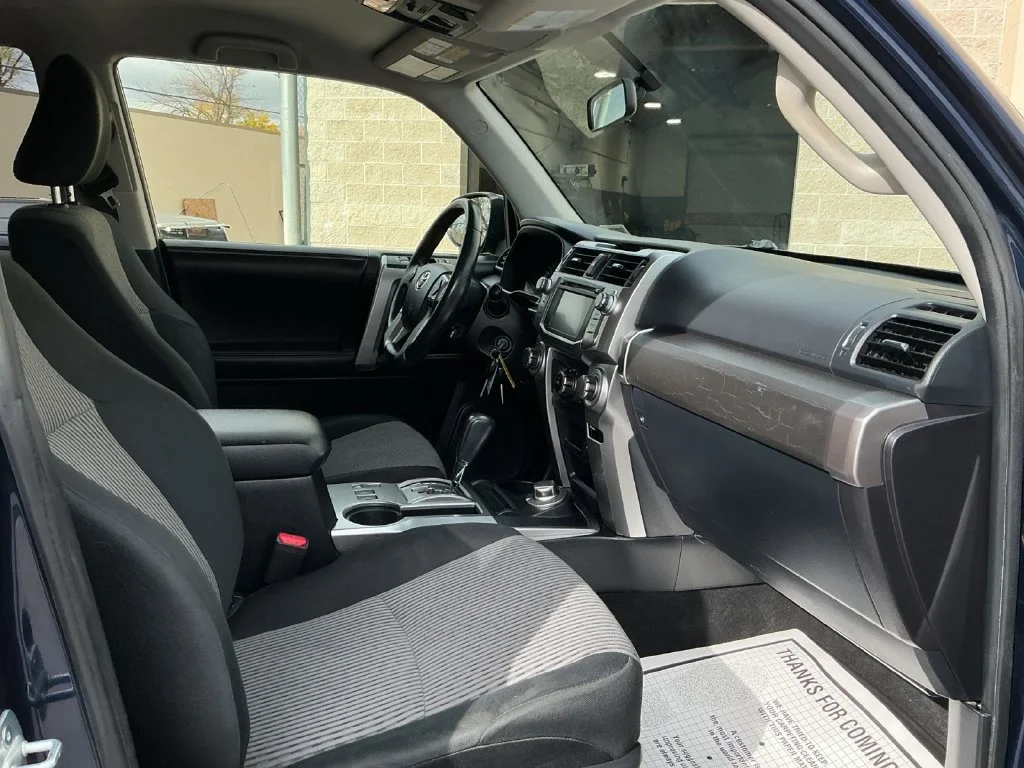 Used 2016 Blue Toyota SR5 image 31