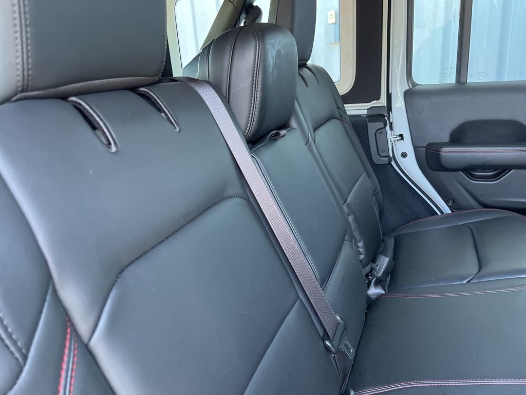 Used 2025 Bright White Clearcoat Jeep Rubicon X image 46