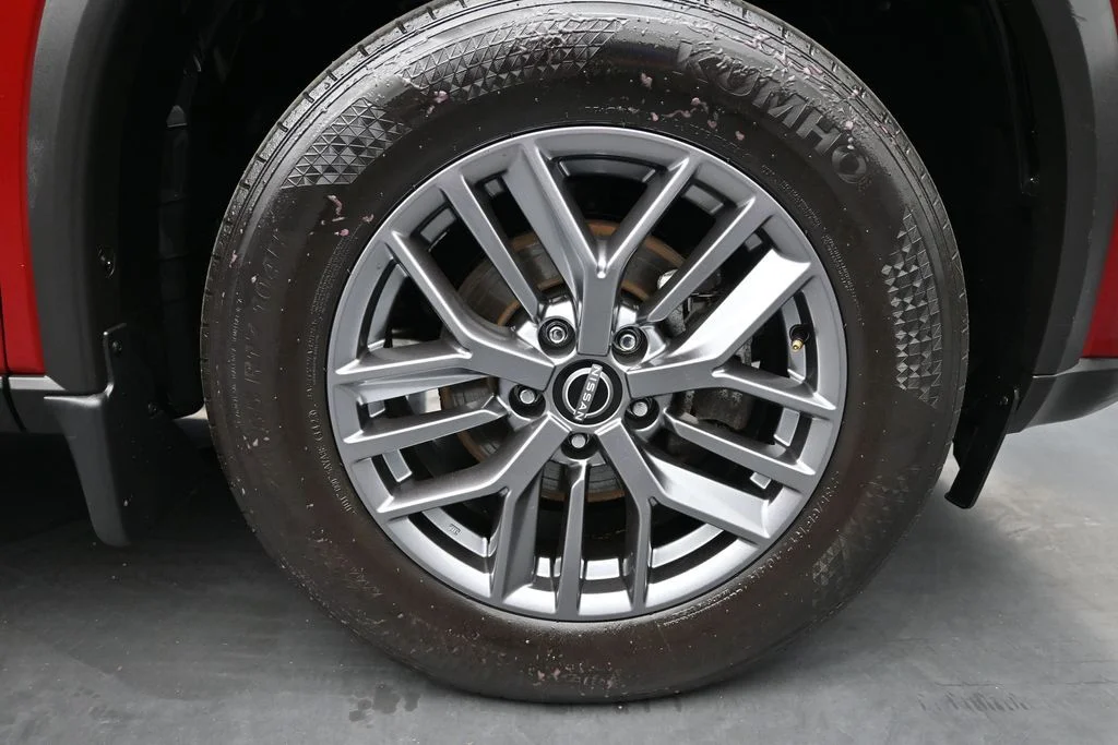 Used 2023 Red Nissan S image 10