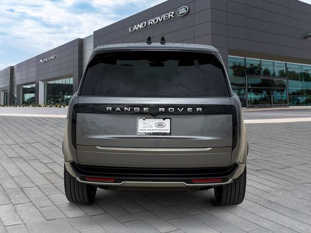 New 2026 Eiger Grey Land Rover SE image 4