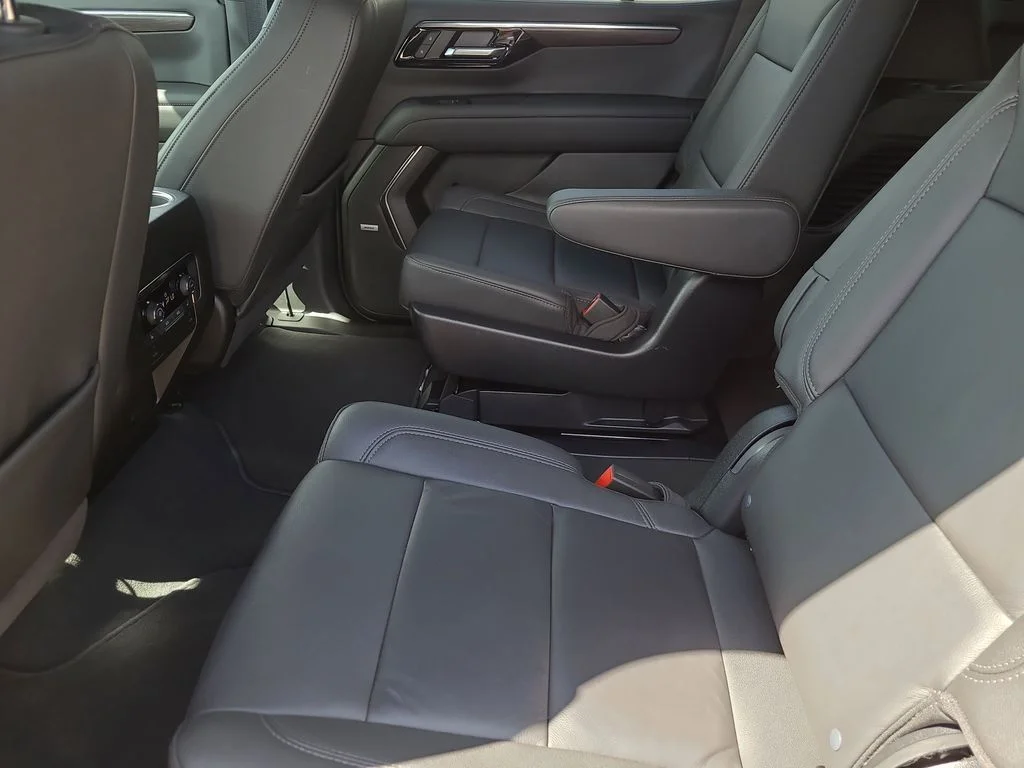 Used 2025 Red Chevrolet Z71 image 19