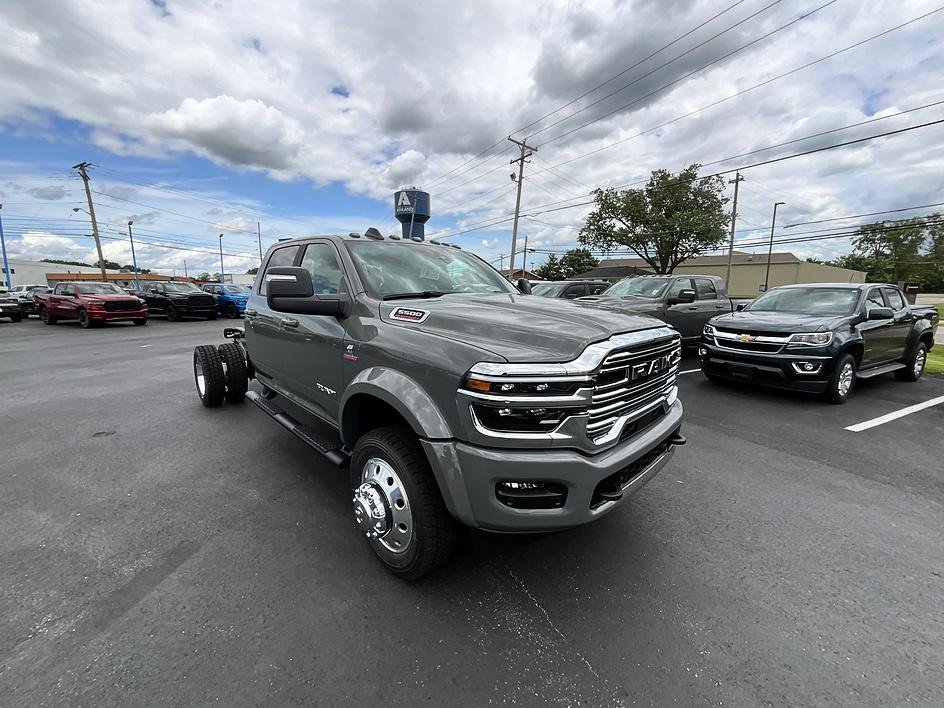 New 2026 Ceramic Gray Clear-Coat Exterior Paint RAM Laramie image 3