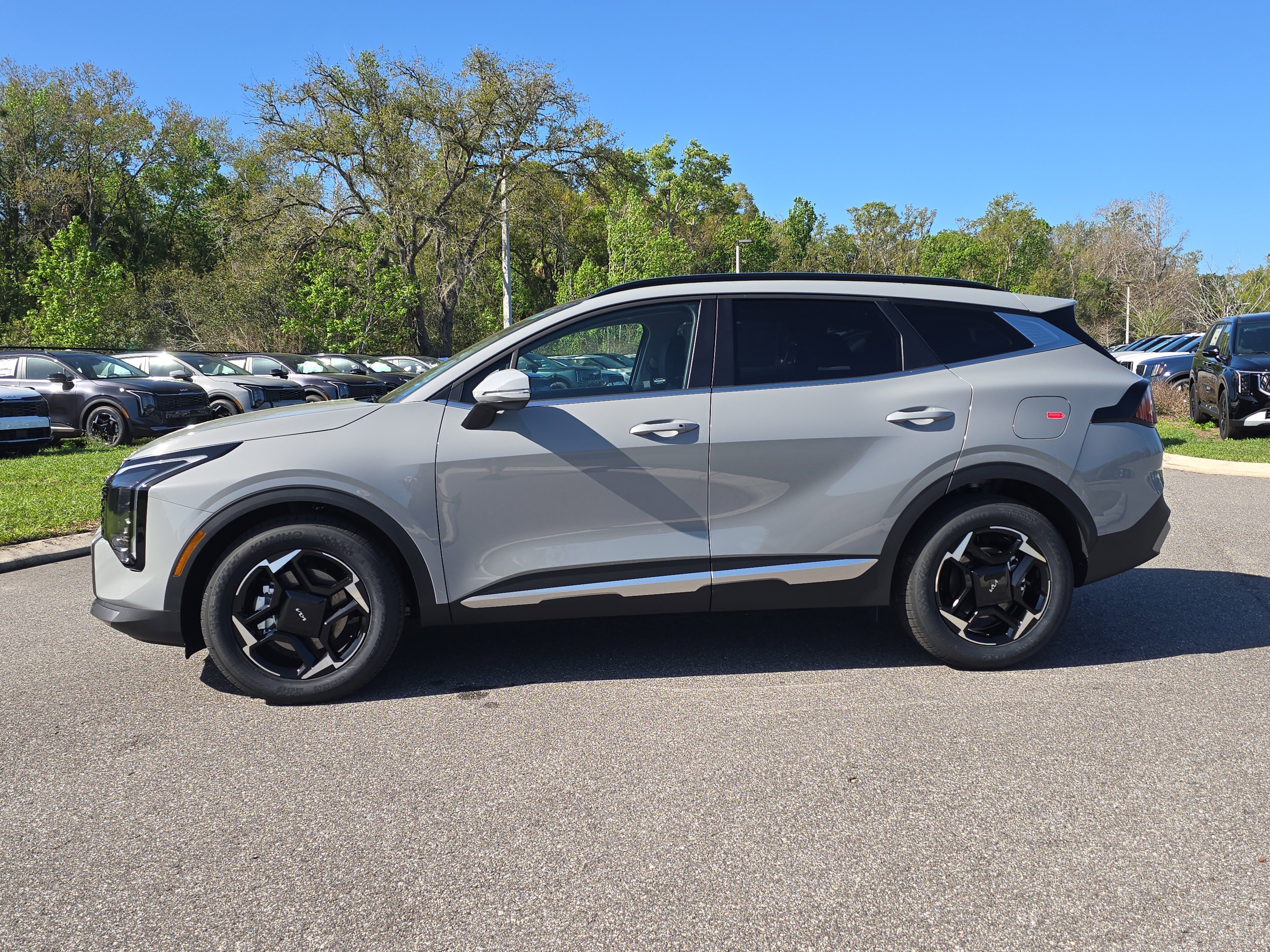 New 2026 Wolf Gray Kia EX image 5