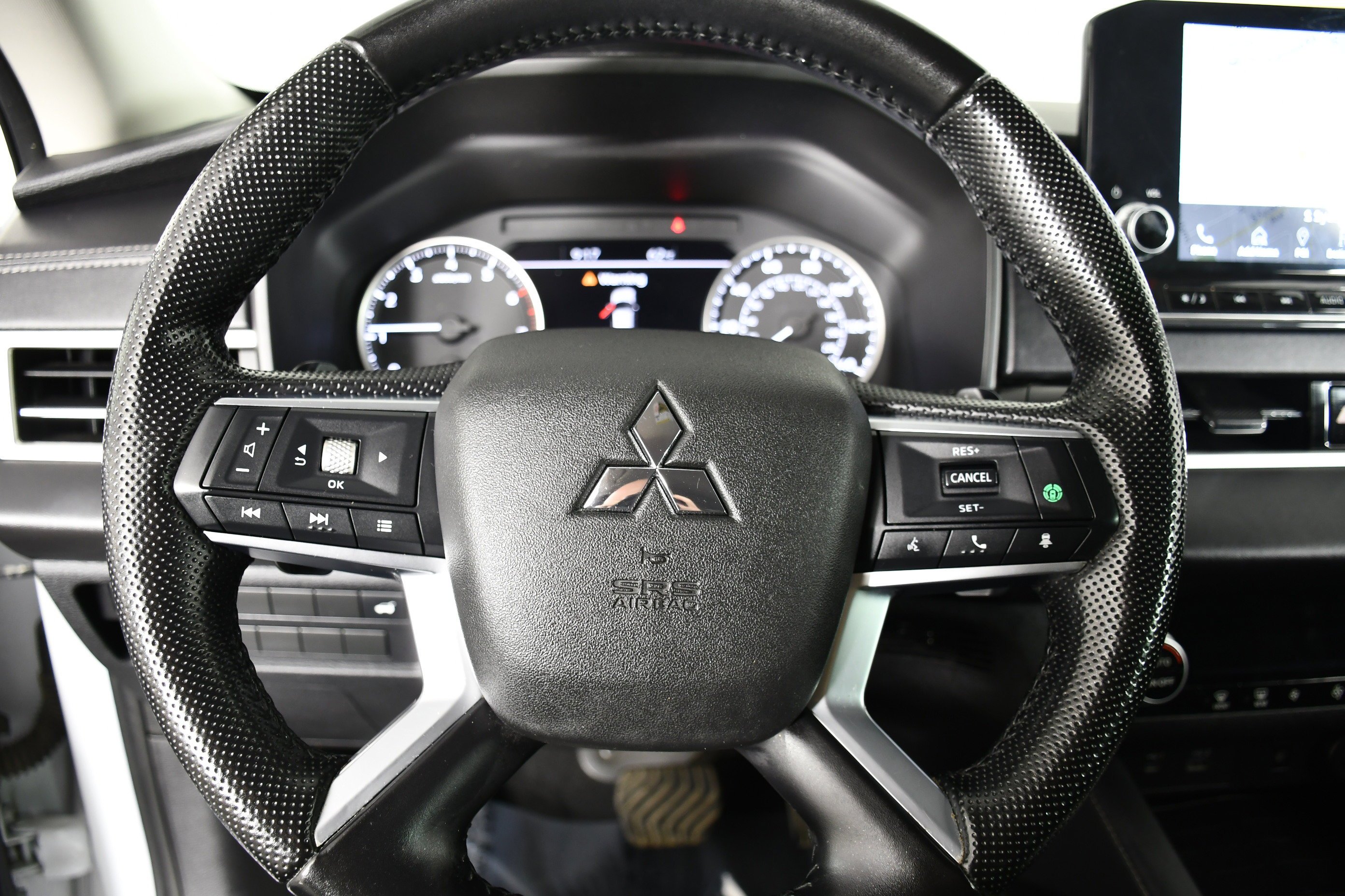 Certified Used 2022 White Diamond Mitsubishi SE image 19