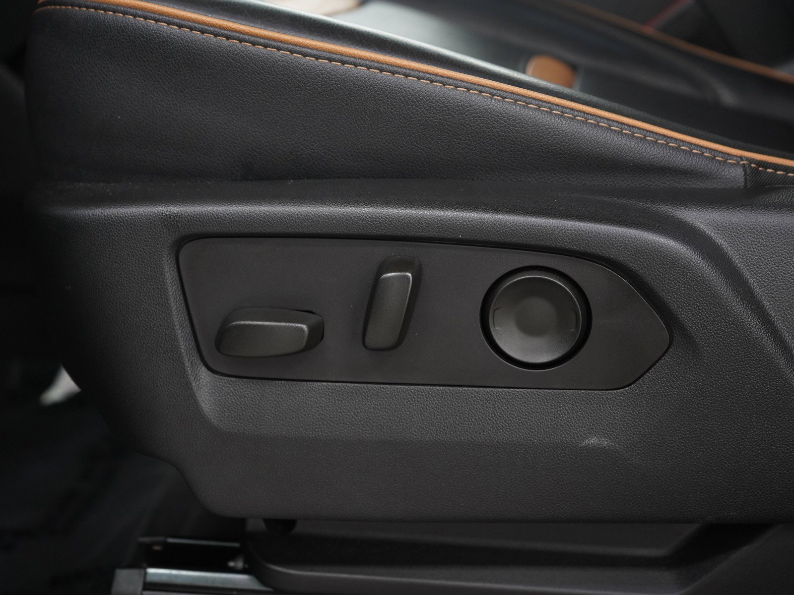 Used 2023 Sterling Metallic GMC AT4 image 30