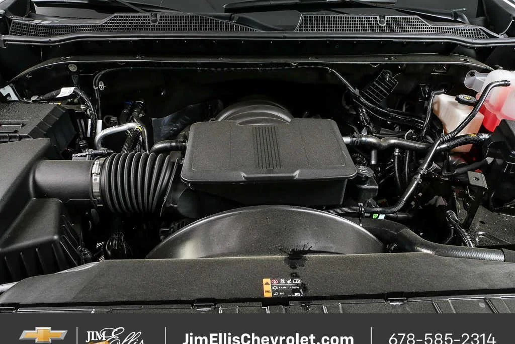 New 2026 Summit White Chevrolet WT image 28