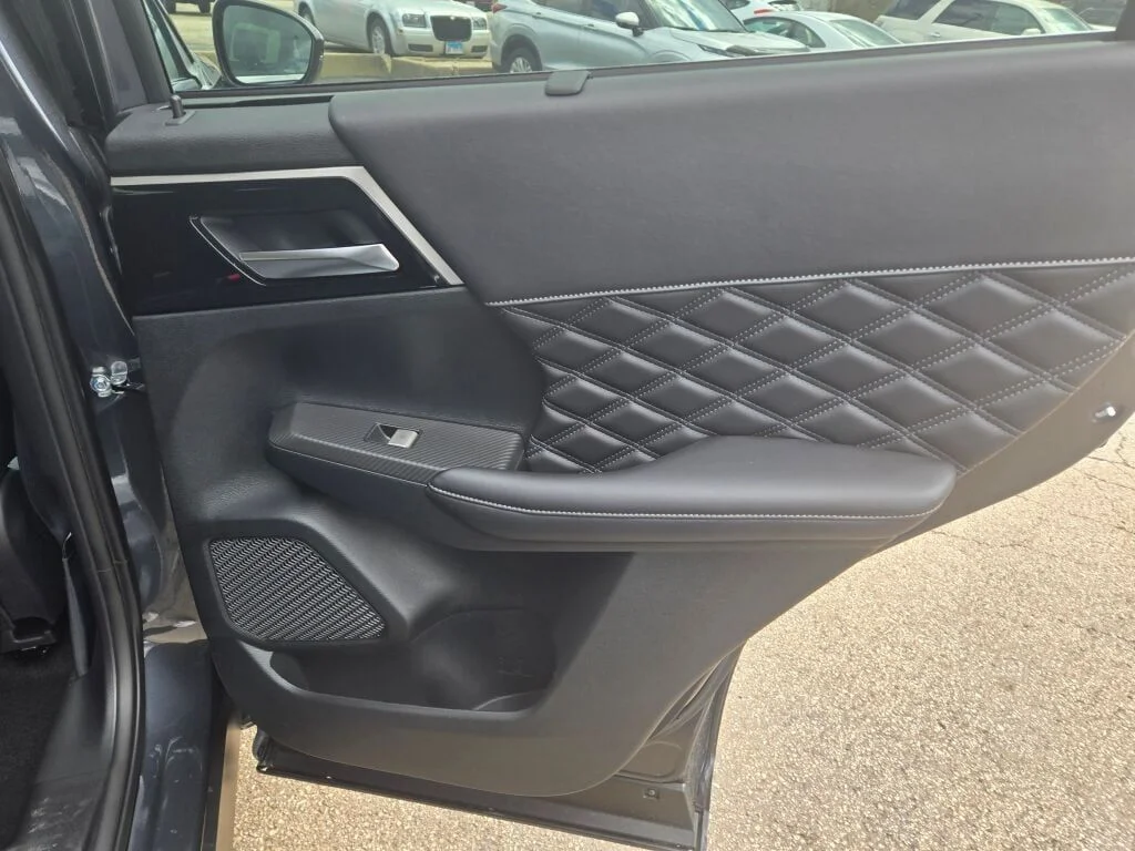 2025 Mitsubishi Outlander Plug-in Hybrid SEL - Photo 10