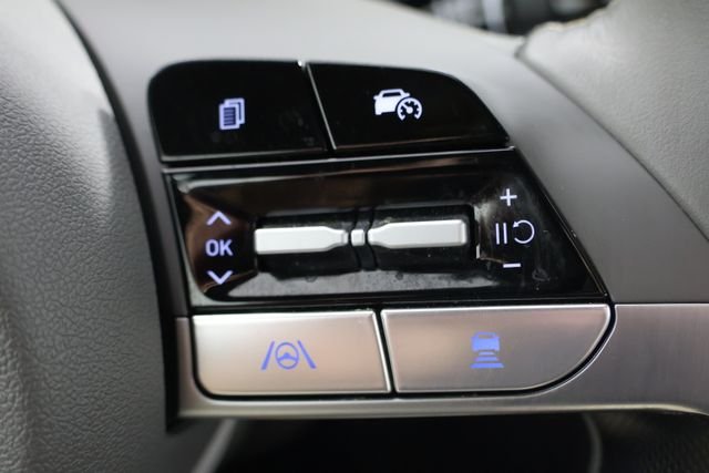 Certified Used 2025 Silver Hyundai SEL Convenience image 12
