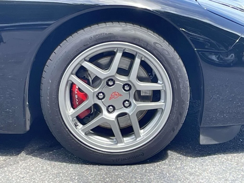 Used 2004 Black Chevrolet Z06 image 10