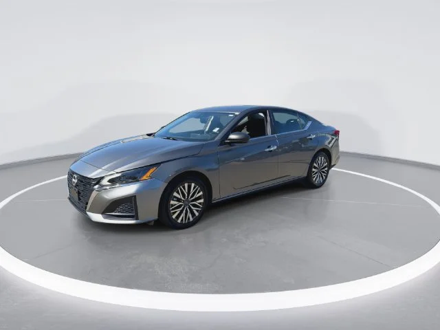 Used 2025 Gray Nissan 2.5 SV image 4