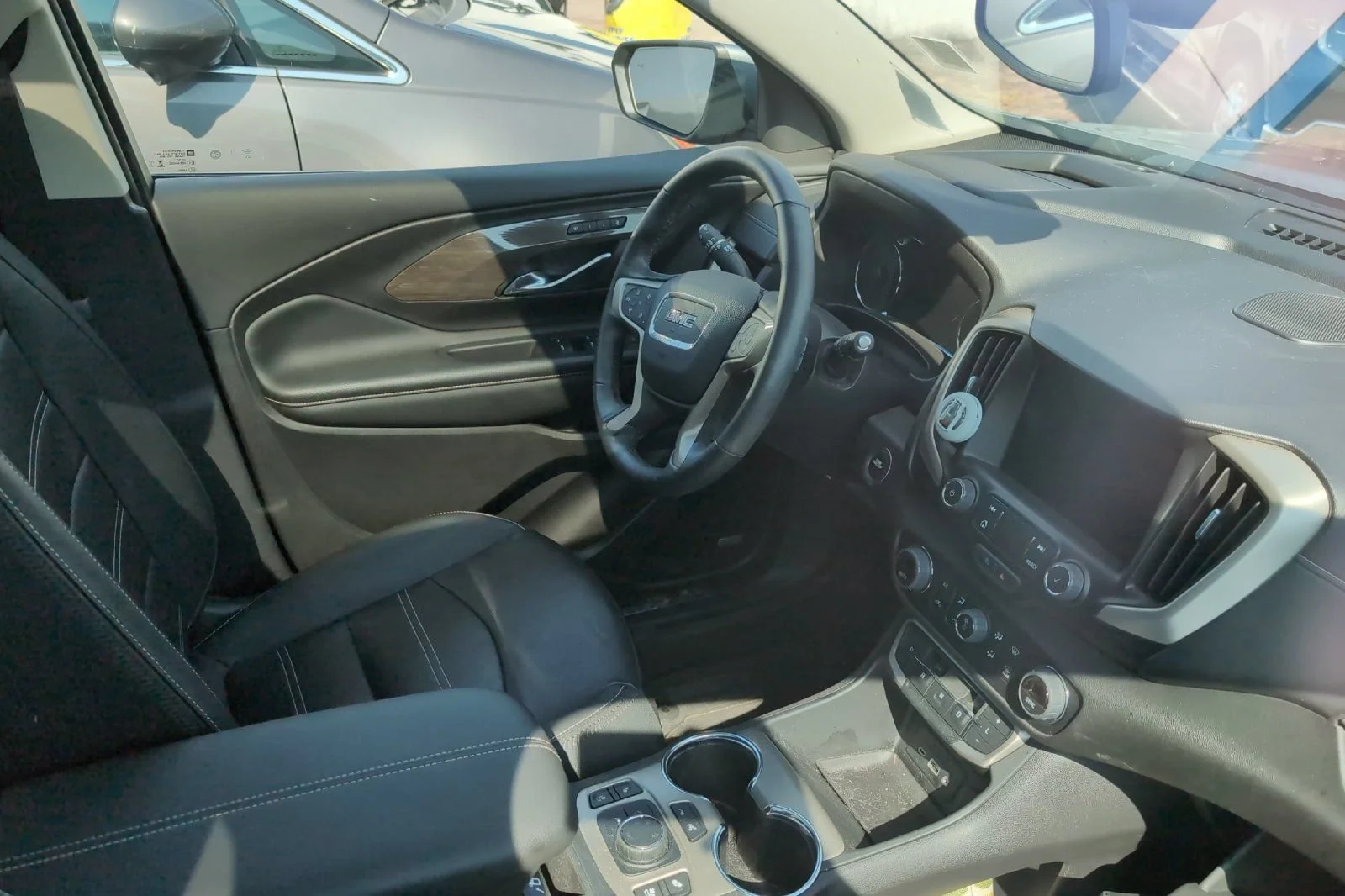 Used 2024 Sterling Metallic GMC Denali image 4