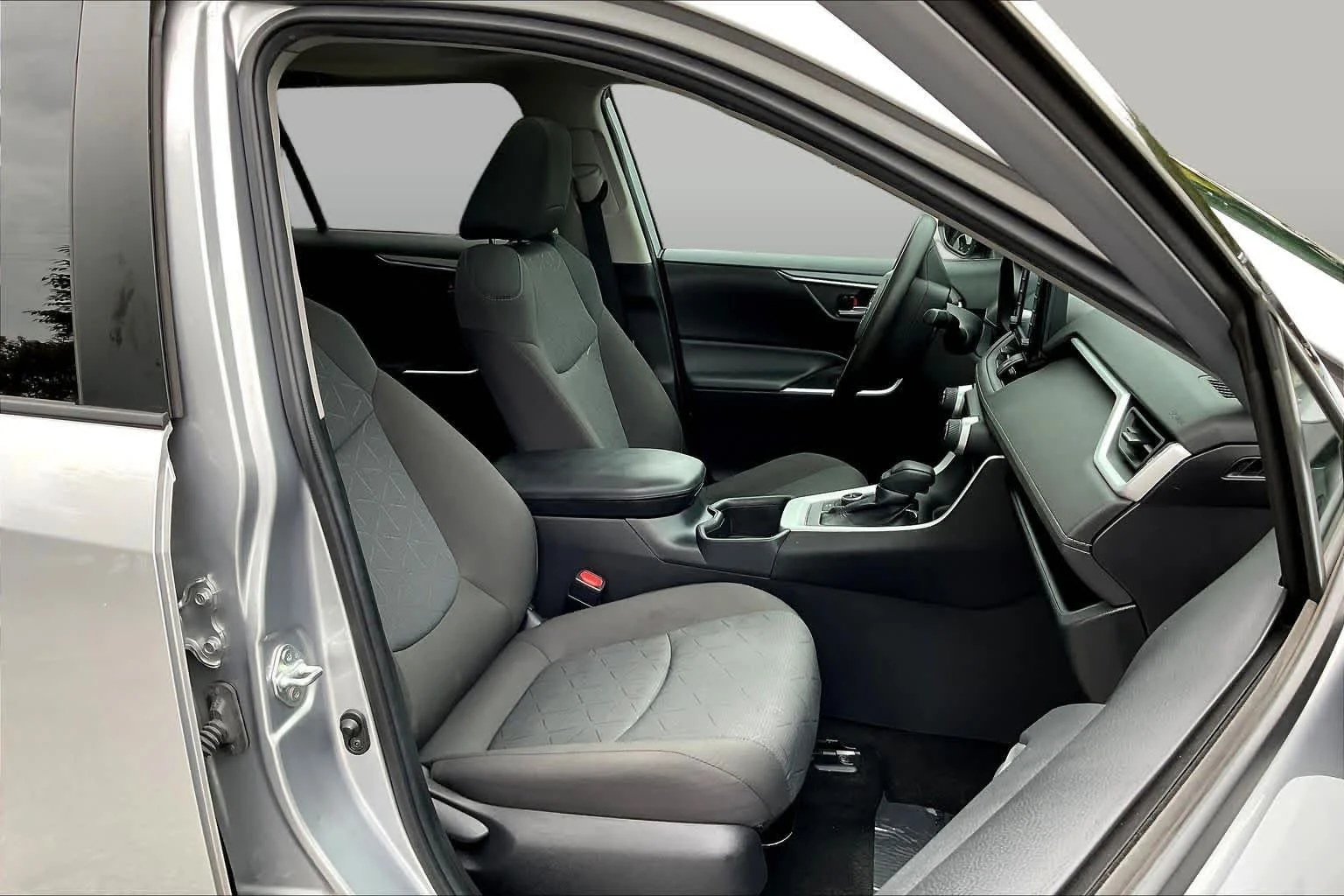 Used 2022 Silver Sky Metallic Toyota Hybrid XLE image 9