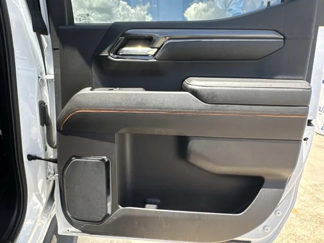 Used 2024 White GMC AT4 image 22