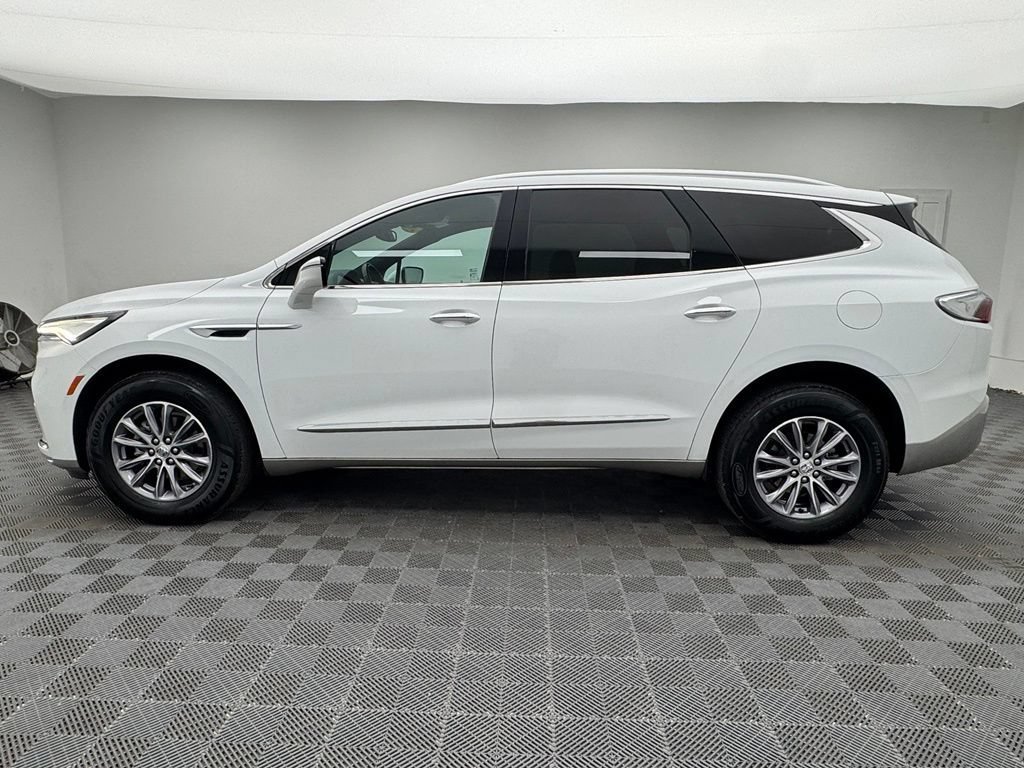 Used 2023 Summit White Buick Essence image 12