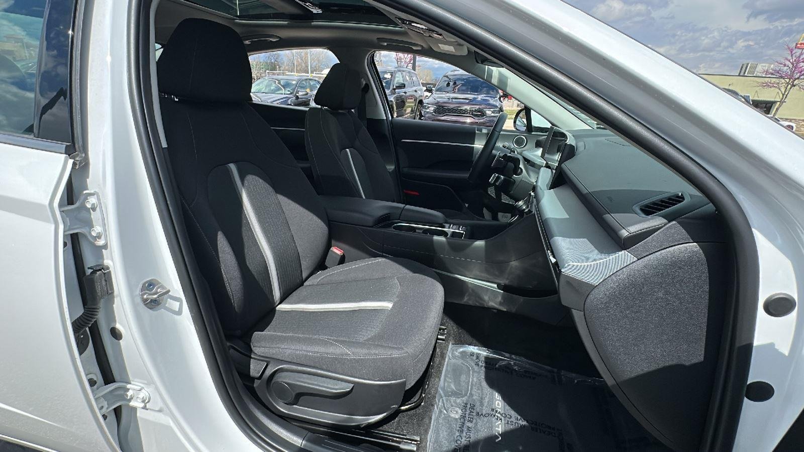 New 2025 Serenity White Hyundai SEL Convenience image 32
