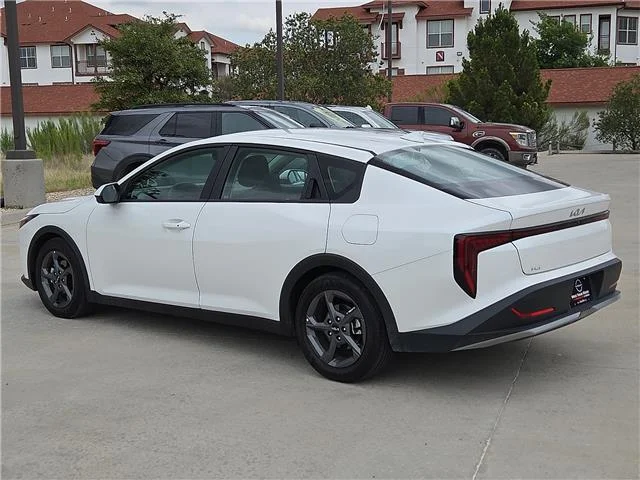 Used 2025 Snow White Pearl KIA LXS (IVT) image 2