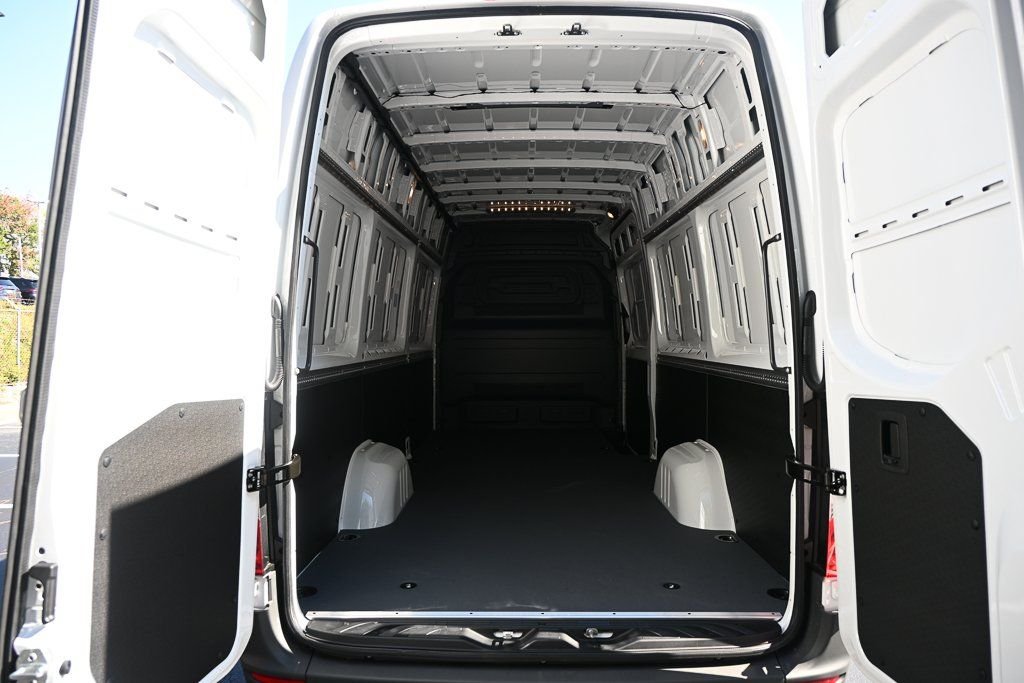 New 2026 Arctic White Mercedes-Benz Cargo 170 WB image 27