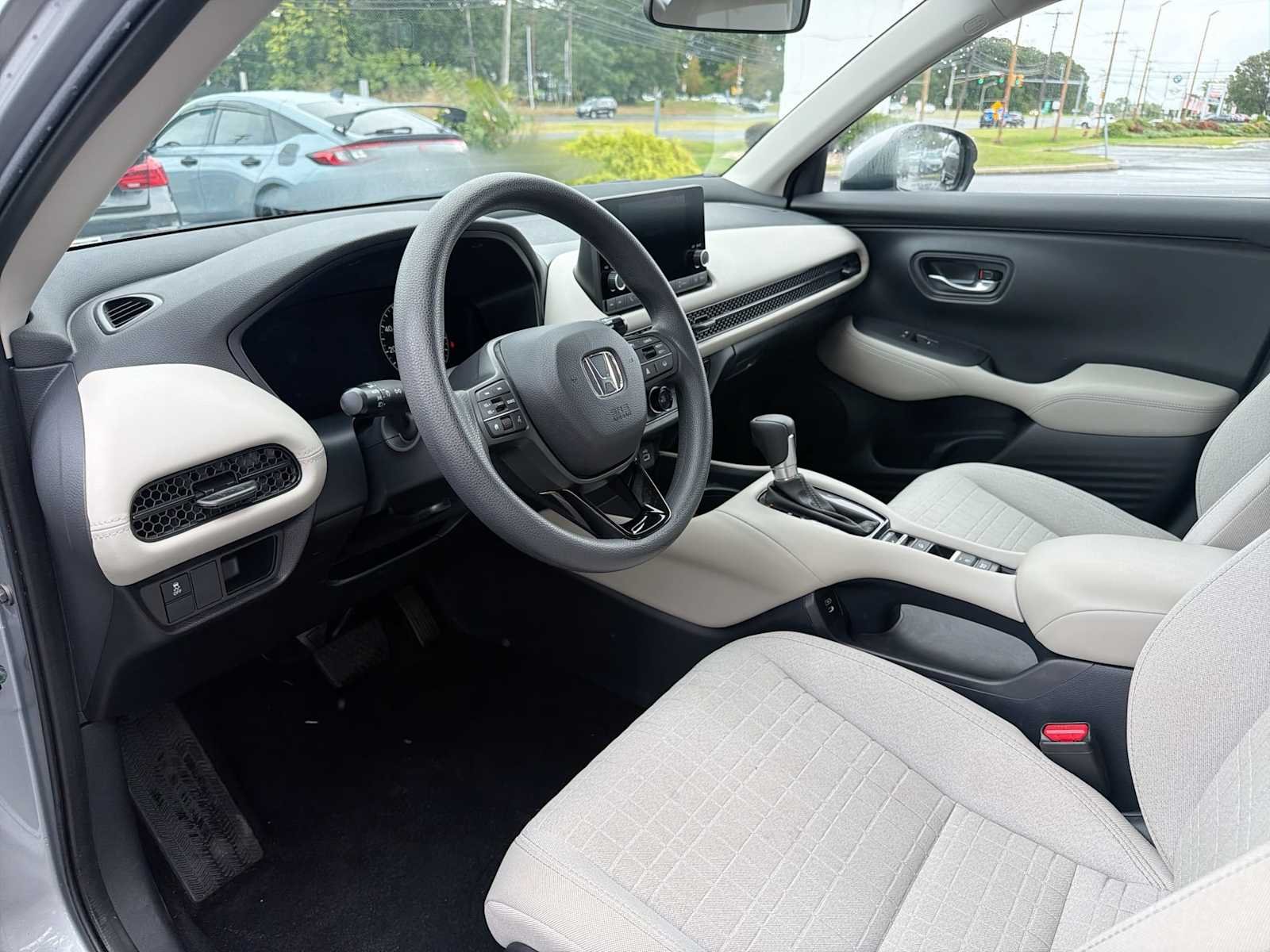 Used 2024 Lunar Silver Metallic Honda LX image 10