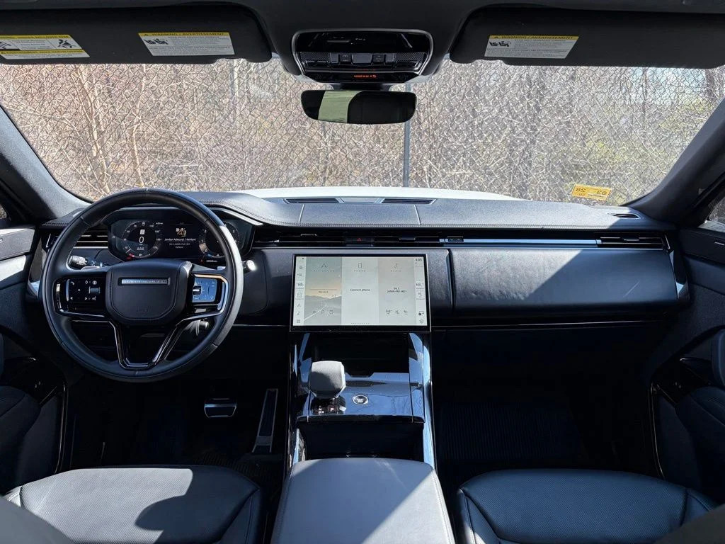 Used 2024 White Land Rover Dynamic SE image 18