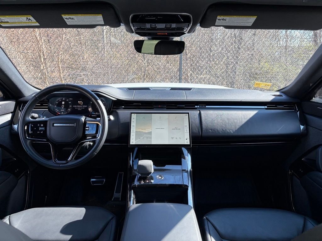 Used 2024 White Land Rover Dynamic SE image 18