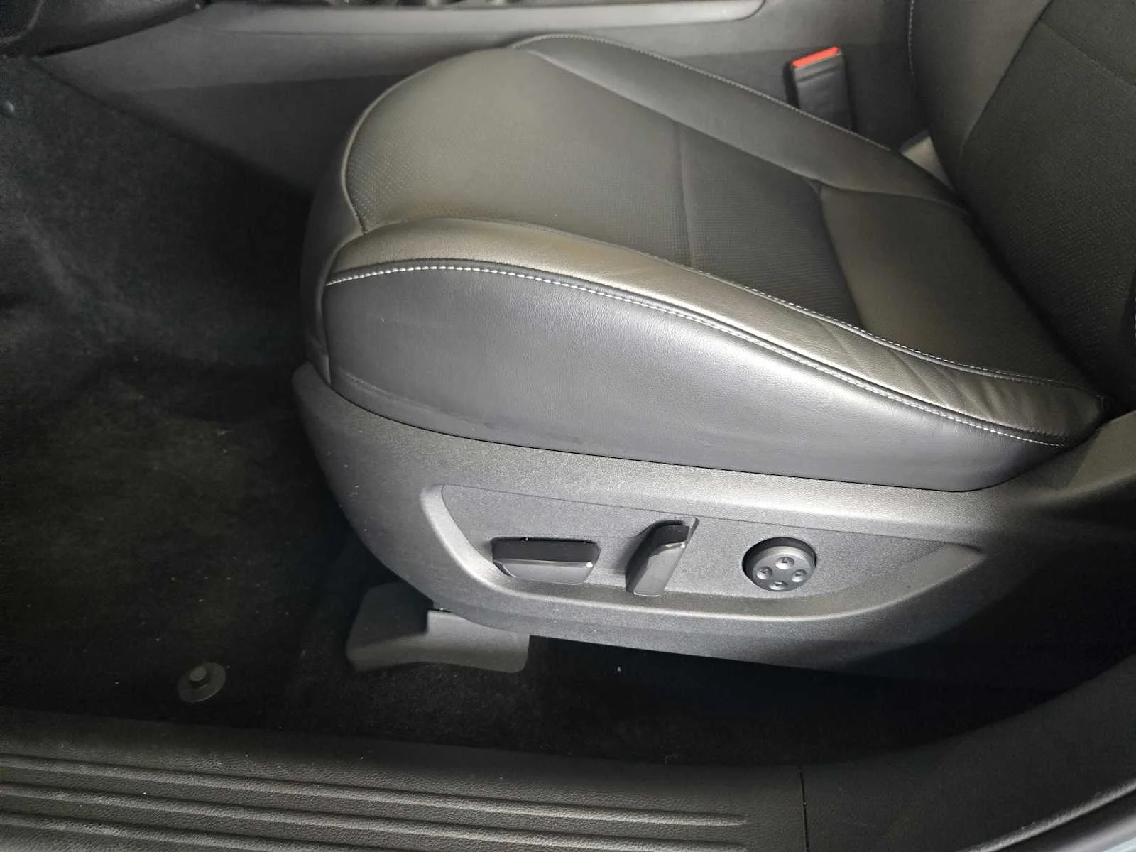 Certified Used 2025 Slate Gray INFINITI ESSENTIAL image 25