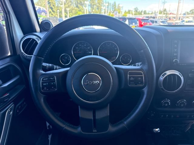 Used 2014 Bright White Clearcoat Jeep Rubicon image 18