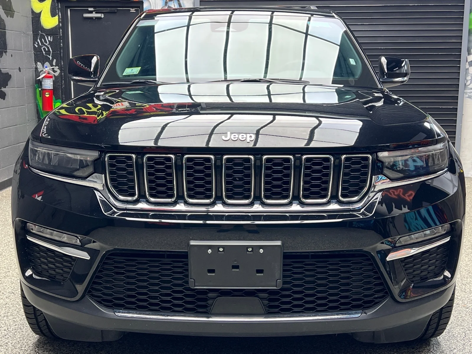 Used 2024 Diamond Black Crystal Pearl Coat (pxj) Jeep 4xe image 2