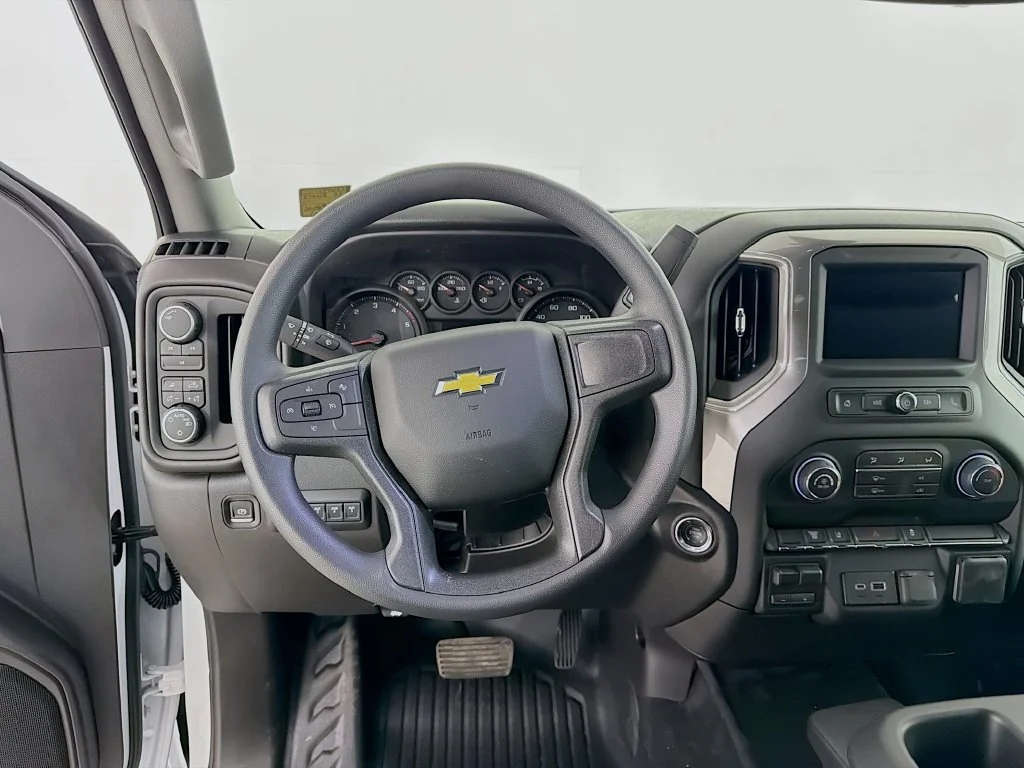 New 2026 Summit White Chevrolet Work Truck image 19