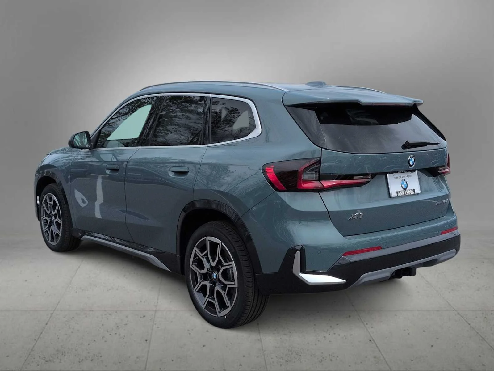 New 2026 Cape York Green Metallic BMW xDrive28i image 6