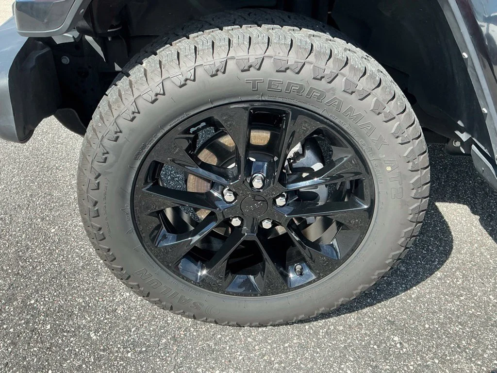 Used 2021 Black Jeep Unlimited Sahara 4xe image 25